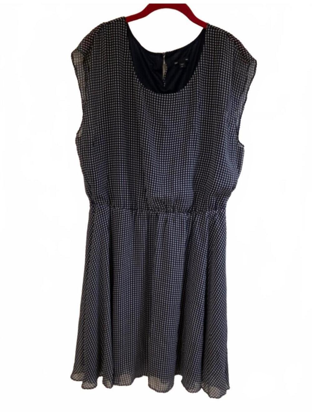 Gap Women's Navy Blue and White Polka Dot Knee-Length Dress